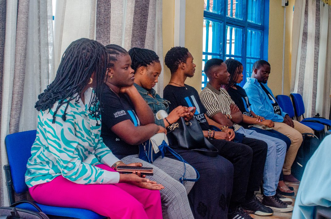 lucbienfait's tweet photo. đ Ce mardi 24 juin, jâai eu lâhonneur de faciliter une session de restitution sur #FunDoo avec la communautĂ© U-Report Ibanda Ă Bukavu.
Un moment dâĂ©change riche autour de lâapprentissage numĂ©rique, interactif et accessible Ă tous !
#Numérique #Jeunesse #FunDoo #UReportRDC https://t.co/xJWgv32t5C