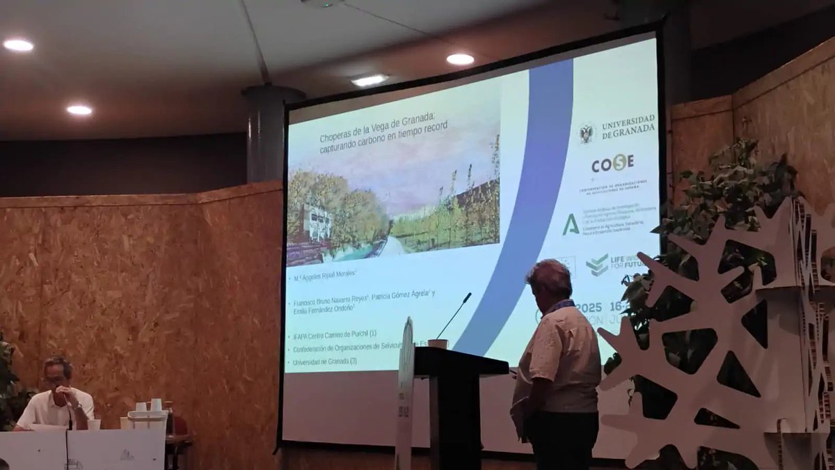 woodforfuture's tweet image. 🌳 María A. Ripoll (@IfapaJunta) presenta en el @congresoforesta Español los resultados del @woodforfuture sobre captura de carbono en #choperas de la Vega de Granada
📈 Turnos más cortos, mayor eficiencia y sostenibilidad
🔗 life-woodforfuture.eu/maria-a-ripoll…
#LIFEProgramme #LIFEproject