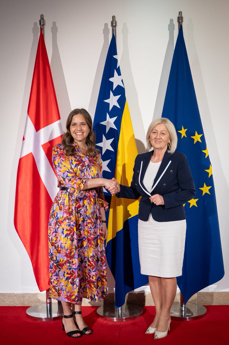 Predsjedateljica #VMBiH <a href="/KristoBorjana/">Borjana Krišto</a> susrela se u Sarajevu s ministricom europskih poslova 🇩🇰 <a href="/marie_bjerre/">Marie Bjerre</a>, te joj tom prigodom izrazila zahvalnost na dolasku, osobito u svjetlu činjenice da Danska od 1. srpnja preuzima predsjedanje Vijećem EU.

👉short-link.me/15E56