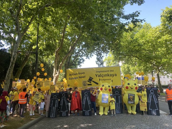 umutluol34's tweet image. Adalet isteyen binlerce insan bebekler, hastalar ve bütün mağdurlar için Strasbourg&apos;da. 

#StrasbourgMeetingForJustice #StrazburgAdaletBuluşması