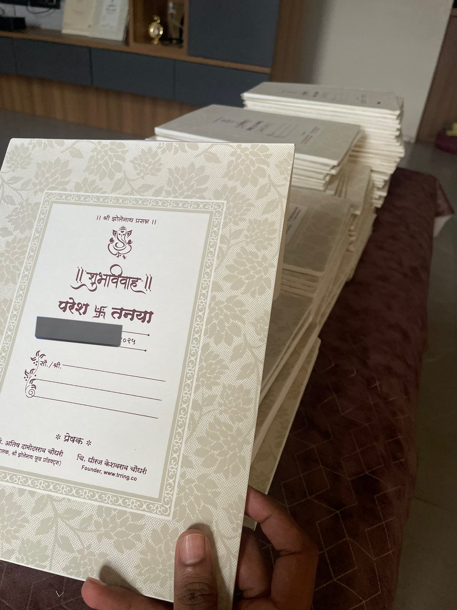 u are a bootstrapped founder when u do marketing on wedding cards too 

😭