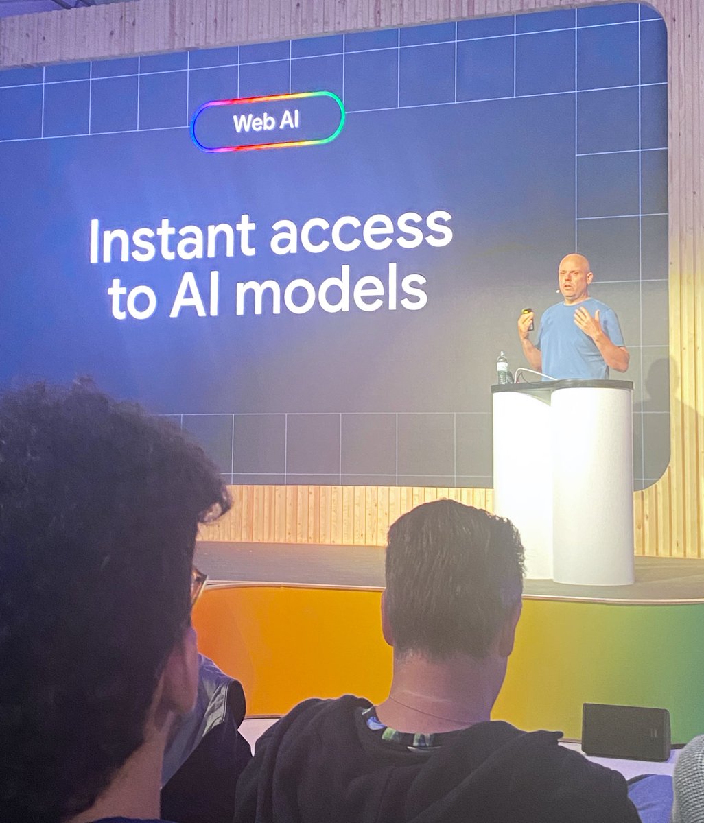 cleyrauc's tweet image. DevRel for @googlechrome, @Paul_Kinlan in on talking about whatβs new in Chrome β¨#GoogleIOConnect