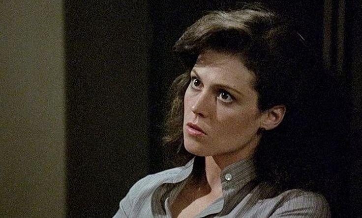 motheringcain's tweet image. 80s lesbians must have gone crazy for her