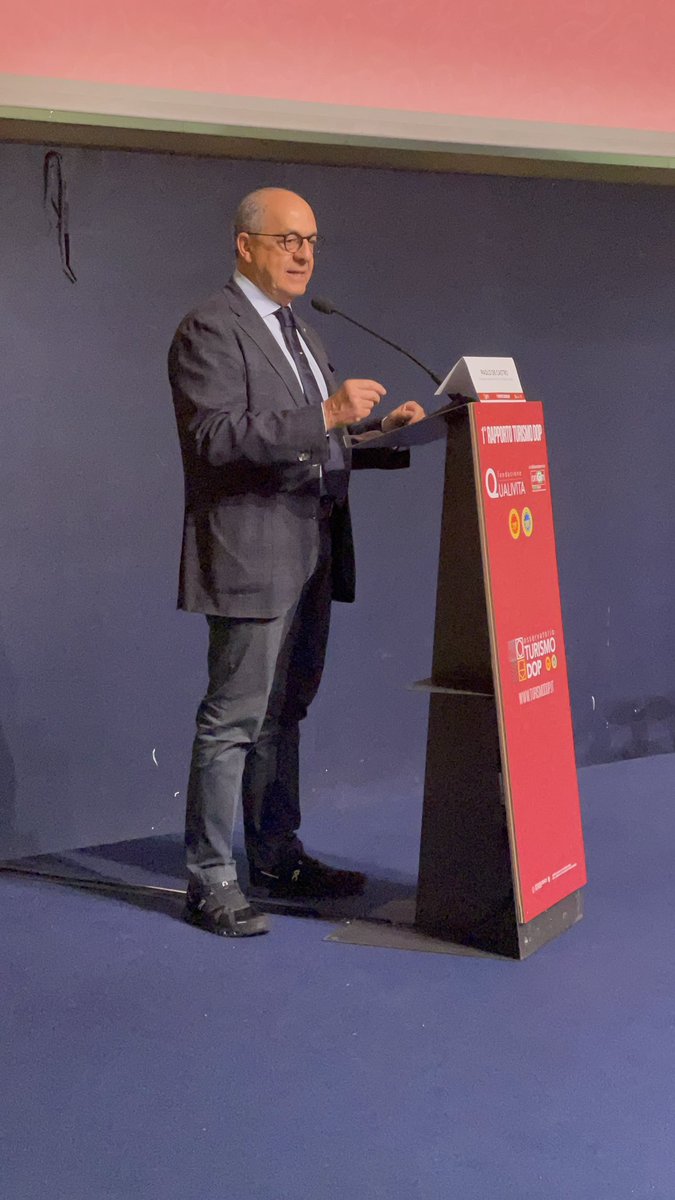 paolodecastro's tweet image. 📍Oggi a Roma ho aperto i lavori del 1° #RapportoTurismoDOP 🇮🇹
Un nuovo modello turistico identitario che unisce cultura, paesaggio e prodotti #DOP #IGP
Un’opportunità strategica per i territori, le comunità e il sistema Paese.
@Qualivita @origin_italia @Treccani @masaf_social
