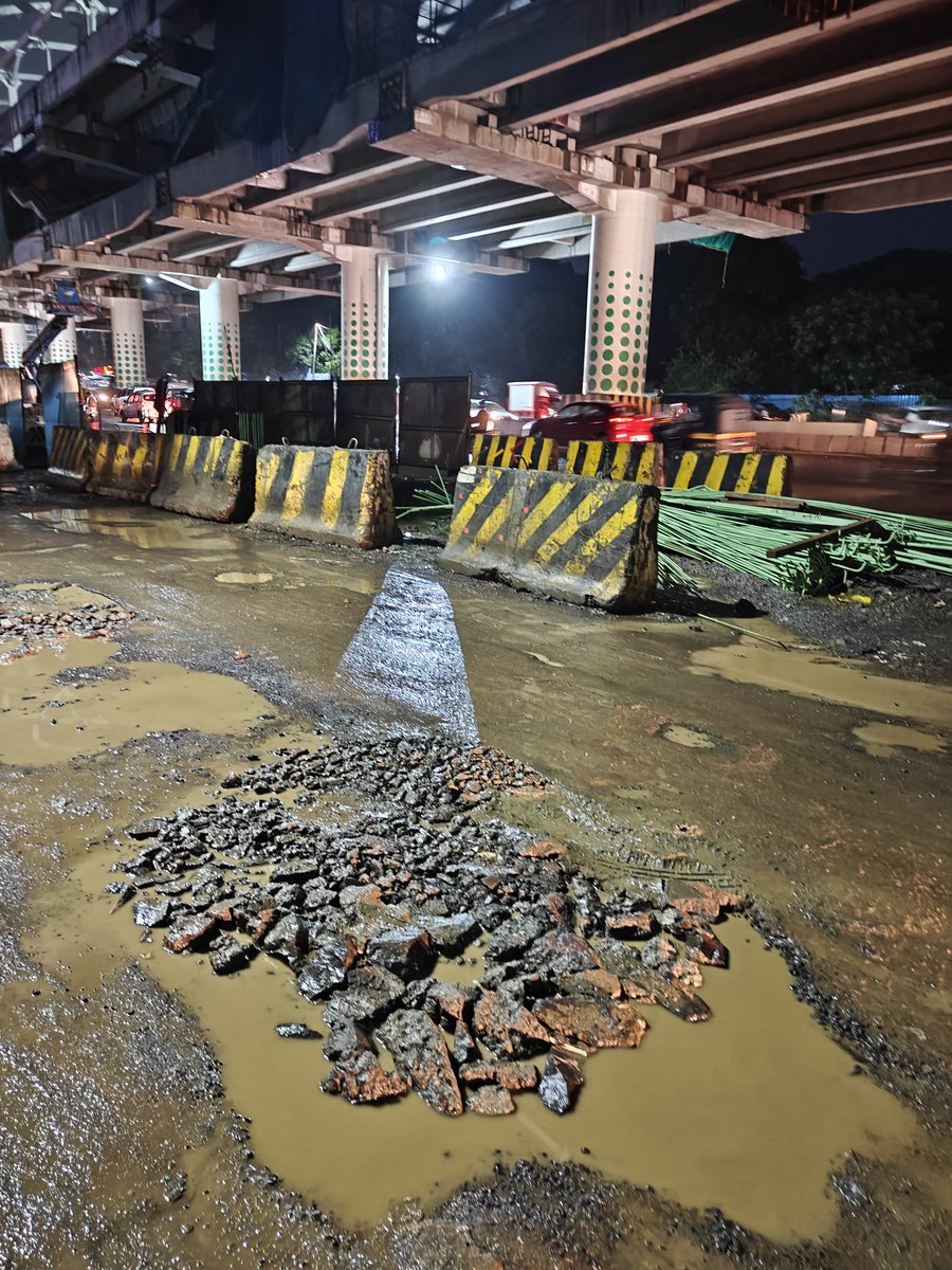 QueenofThane's tweet photo. This is the horrible condition of Kavesar Main road, in front of Coral Square. The @TMCaTweetAway has left its tax paying citizens to die on this road. While as usual the @MMRDAOfficial bossman of MMR quietly ignores Thane because they don't use this road ! #thane #mumbai https://t.co/H94ULamcon