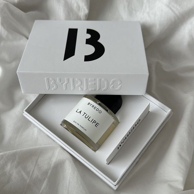 Byredo La Tulipe for <a href="/FAYXLINN/">faye🪽</a> : กลิ่นฟีลความหวานแนวดอกไม้ธรรมชาติ หอมคล้ายสบู่กลิ่นดอกทิวลิป ให้อารมณ์สบู่ก้อนที่มีฟองเนื้อนุ่มนิ่มฉีดปุ๊บเหมาะกับการไปเข้าวัดทำบุญดู กลิ่นนี้ฟีลสะอาดเรียบร้อย จะให้ความรู้สึกบริสุทธิ์ เป็นมิตร ใครอยู่ใกล้ก็รู้สึกชอบแบบคุณเฟ