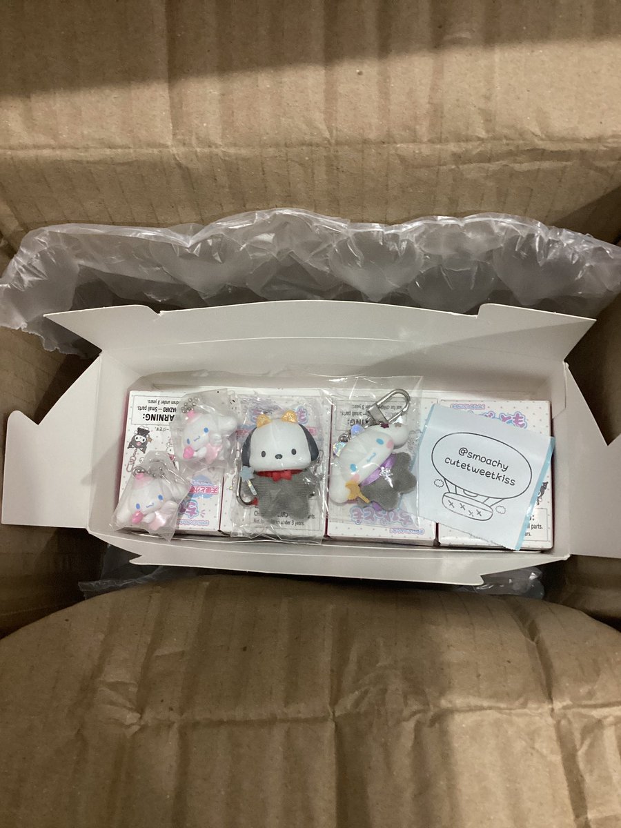 smoachy's tweet photo. เปิดหาร [พร้อมส่ง] | พวงกุญแจ sanrio นางฟ้า 🇯🇵

ตัวละ 210฿ (เฉพาะคุโร 240฿ )
• ค่าส่งในไทย 19 [ems]

ได้กล่องด้วยนะคะ แพ็คเกจครบ 
สั่งซื้อ Dm มาได้เลยนะคะ 🛒

#ตลาดนัดsanrio #ตลาดนัดซานริโอ้ #หิ้วญี่ปุ่น #รับหิ้วญี่ปุ่น https://t.co/f0s9zzzeZ8