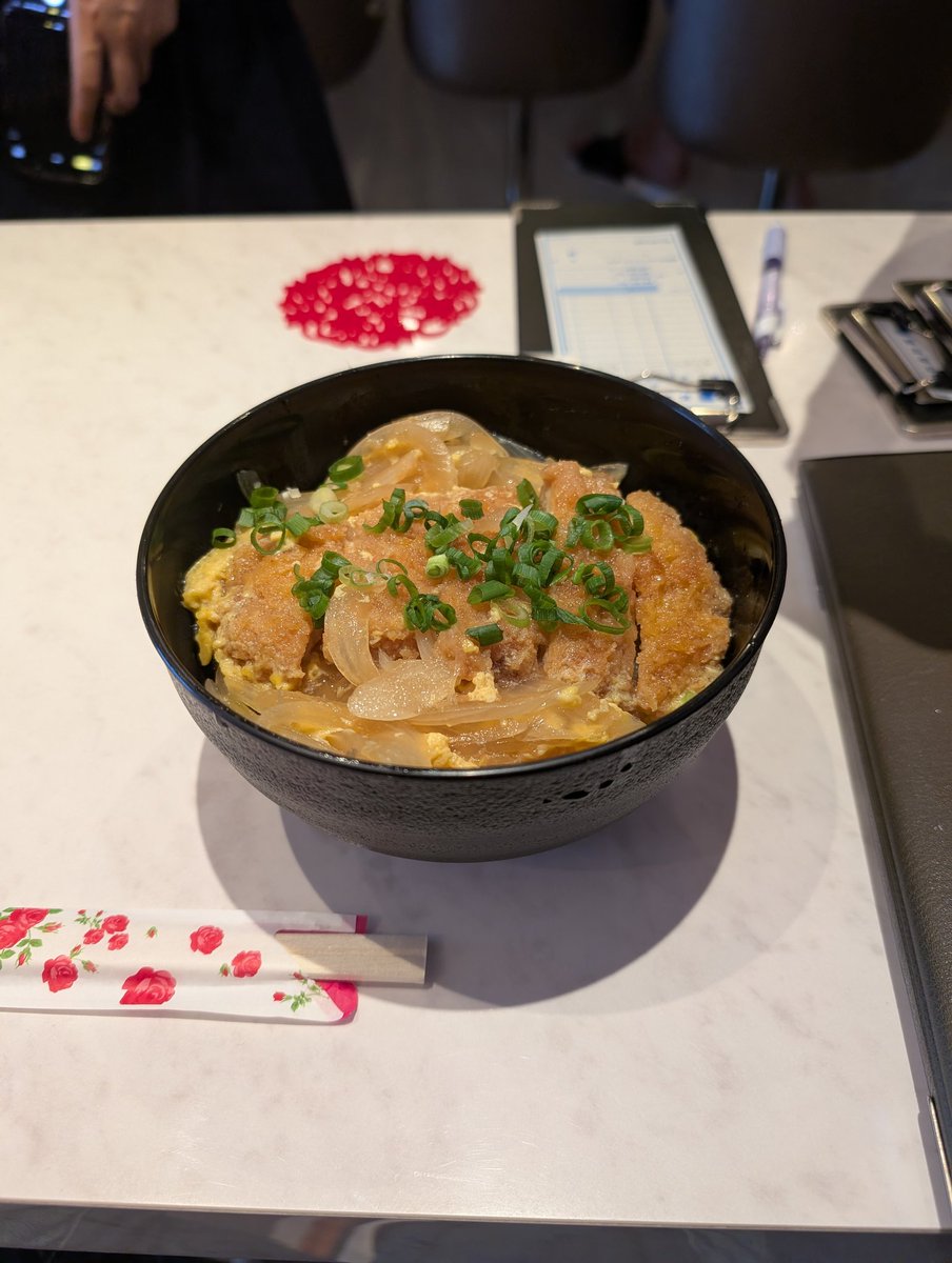 オリカク濃いめで美味しかったよ😆
カツ丼も汁ダクで甘めの味付けで僕の好きな味でした。ありがとうございます😸