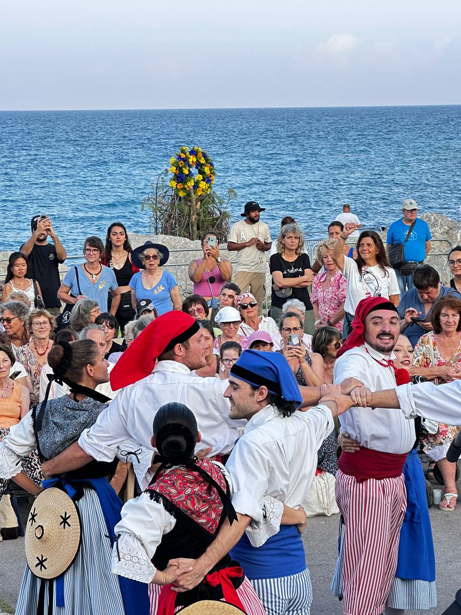 Le Port de Carras s’est embrasé hier soir pour célébrer la Saint-Jean 🔥
Baleti, chorale et danses autour du traditionnel feu de joie. 
Une soirée festive pour les familles venues très nombreuses.