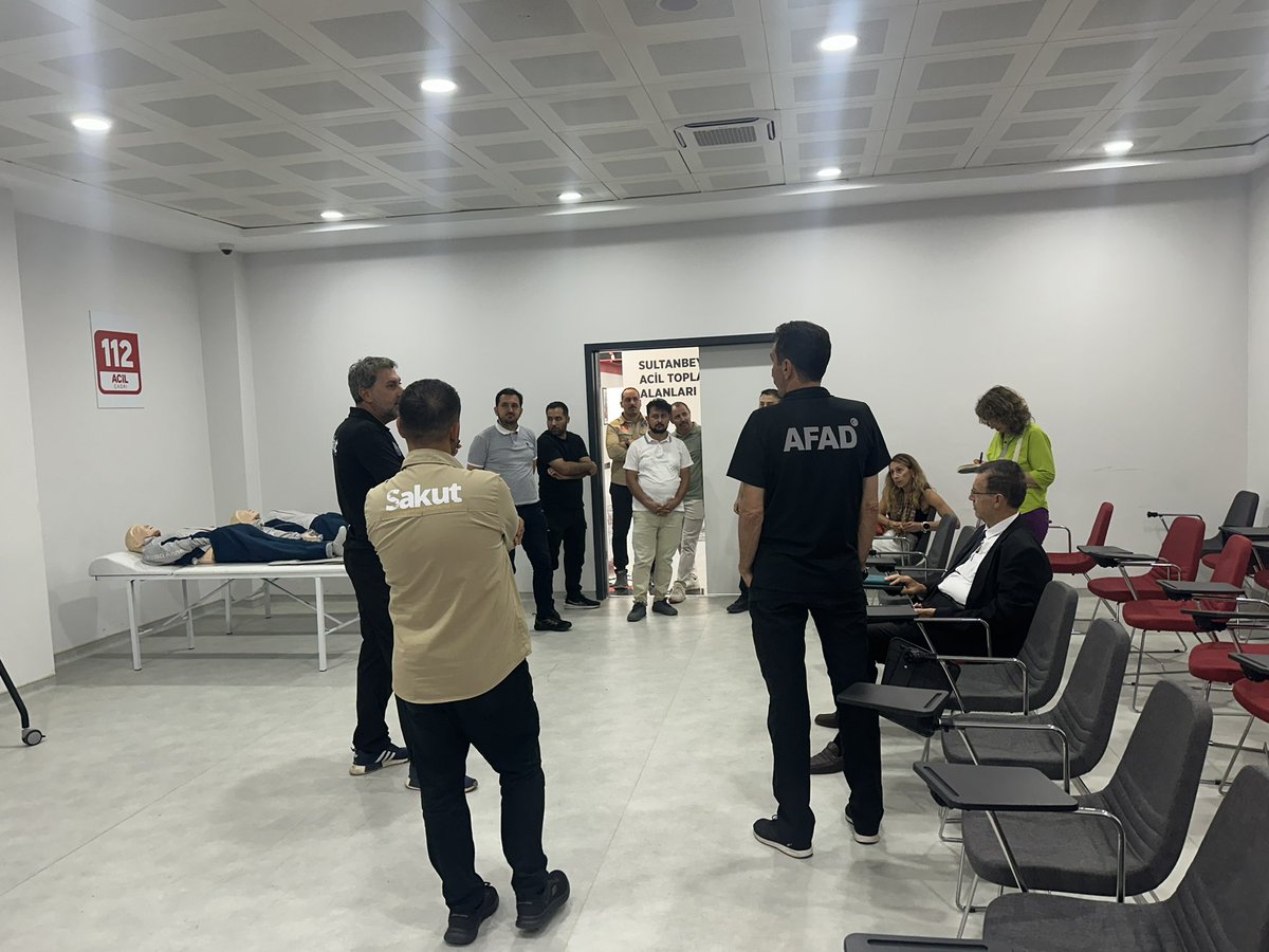 📍Ziyaretçi Kurum Temsilcileri Merkezimizdeydi

 AFAD Eğitim Şube Müdürü Yasin Odabaşı, AFAD Anadolu Yakası Birlik Müdürü Sefa Özel, İPKB ve Optimal Proje temsilcileri Sultanbeyli Afet Eğitim Merkezi’nde bir araya gelerek Afet yönetimi ve iş birliği konuları görüşüldü.