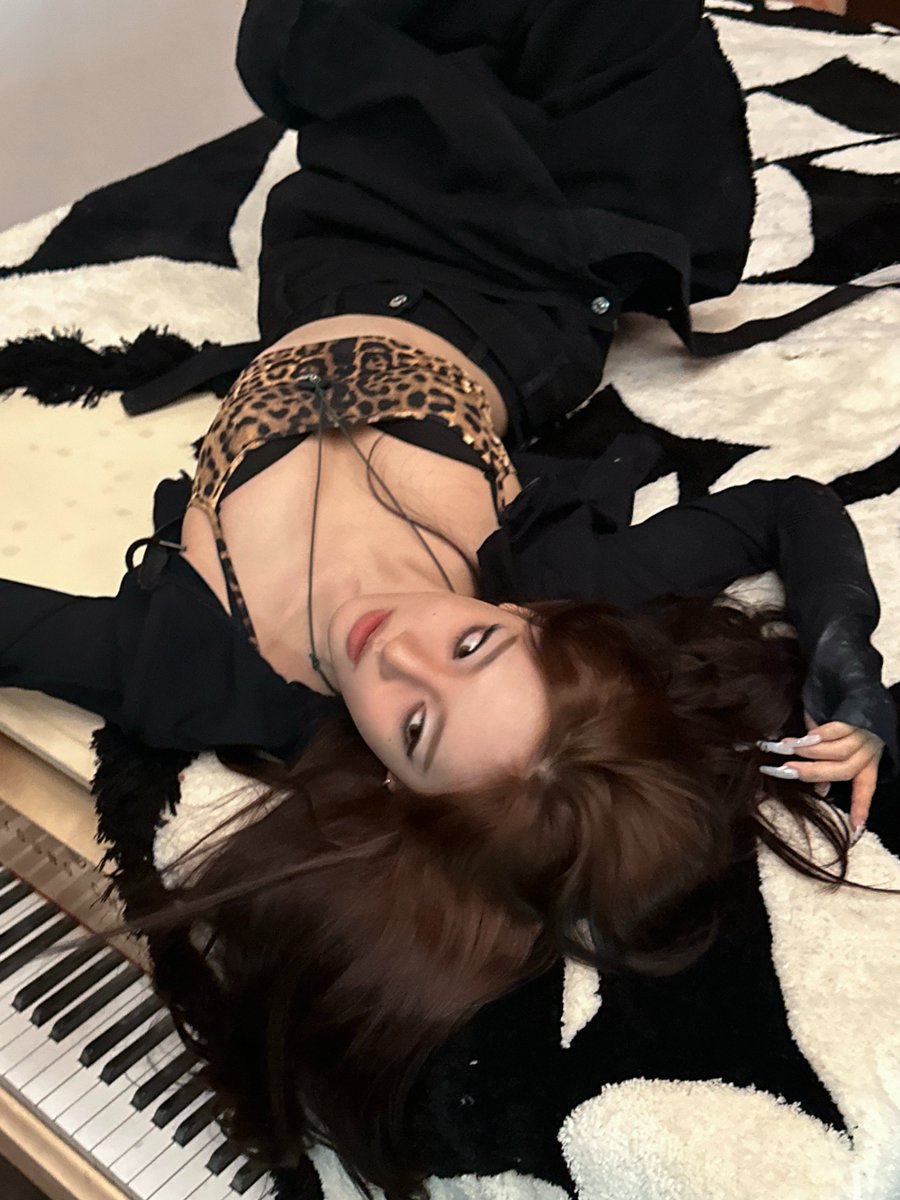 aespa_official's tweet image. 𝗗𝗶𝗿𝘁𝘆 𝗖𝗼𝗱𝗲 :  𐦍

#aespa #æspa #에스파
#NINGNING #닝닝
#DirtyWork #aespaDirtyWork