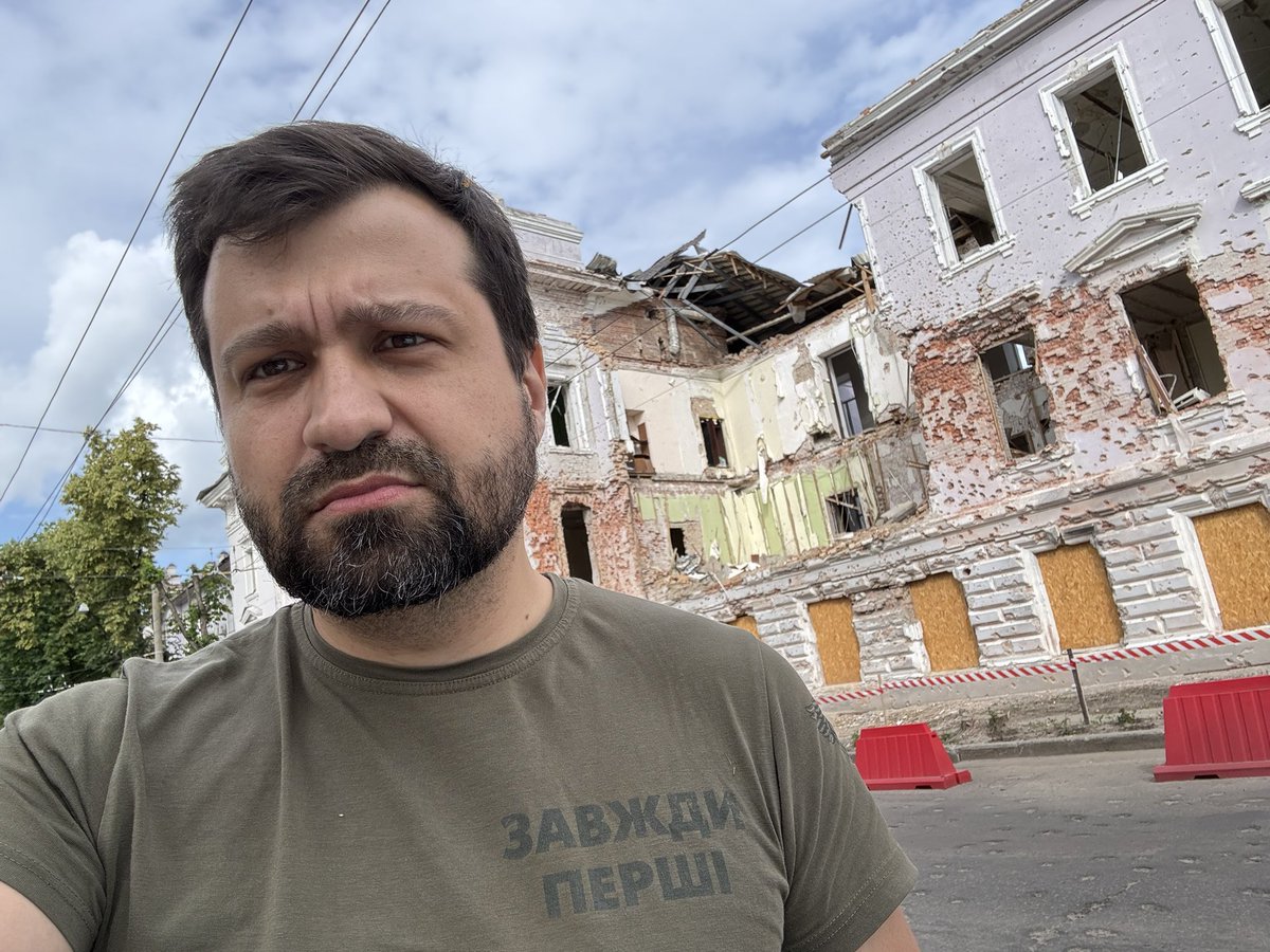 Unmanned_UUS's tweet image. It was our pleasure to deliver our drones to the 225th assault regiment, and the 78th airborne regiment, both defending the heroic city of #Sumy, a few miles from the frontline. The beautiful city is decimated by russians. @sumlenny has brought our drones directly to the units ☺️