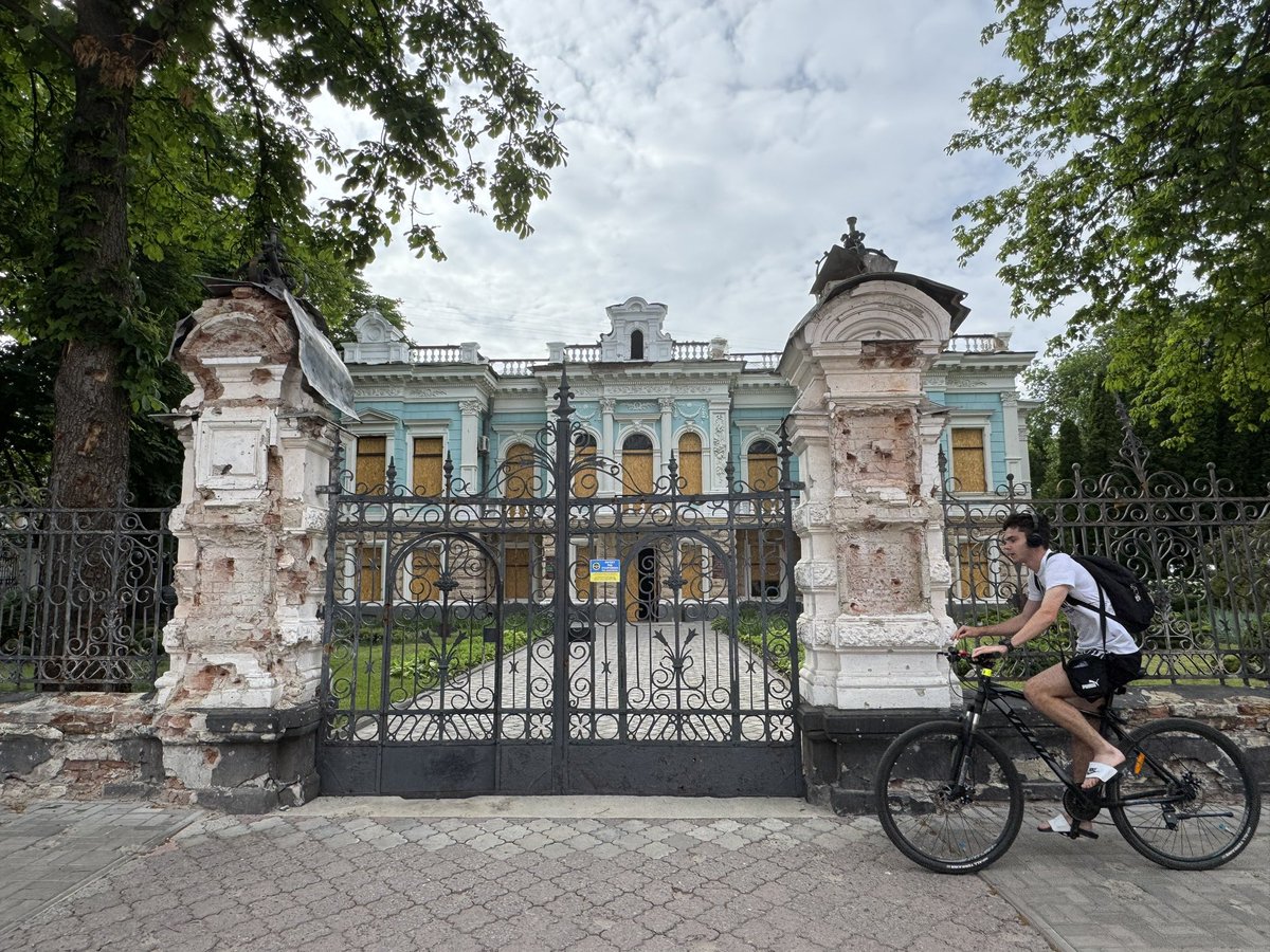 Unmanned_UUS's tweet image. It was our pleasure to deliver our drones to the 225th assault regiment, and the 78th airborne regiment, both defending the heroic city of #Sumy, a few miles from the frontline. The beautiful city is decimated by russians. @sumlenny has brought our drones directly to the units ☺️