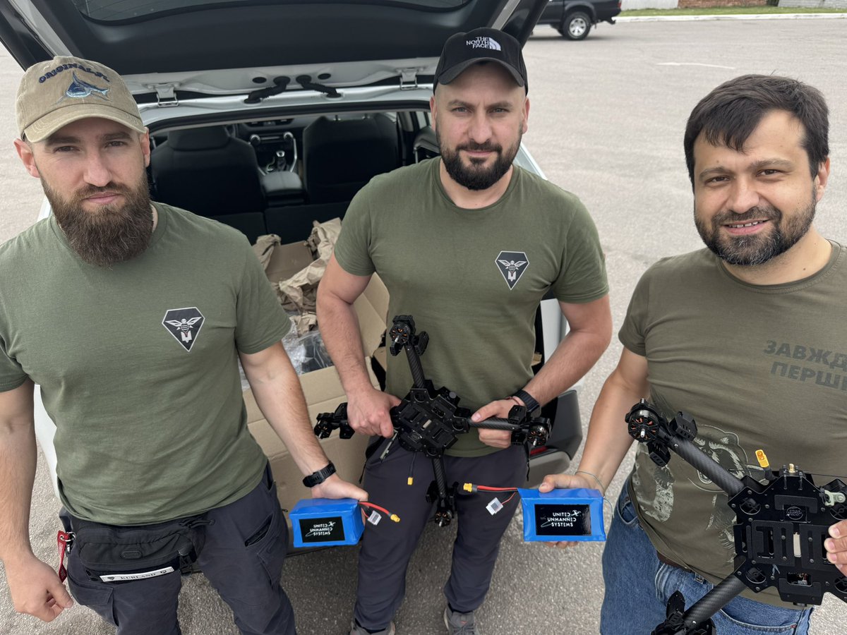 Unmanned_UUS's tweet image. It was our pleasure to deliver our drones to the 225th assault regiment, and the 78th airborne regiment, both defending the heroic city of #Sumy, a few miles from the frontline. The beautiful city is decimated by russians. @sumlenny has brought our drones directly to the units ☺️