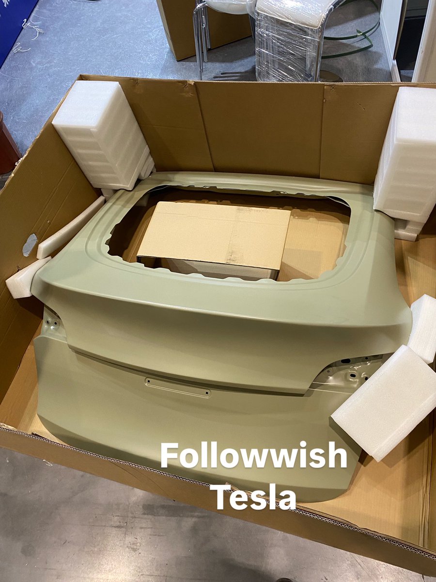 IvyGe24238's tweet photo. Tesla parts truck lid model y https://t.co/41ckoVCfua
