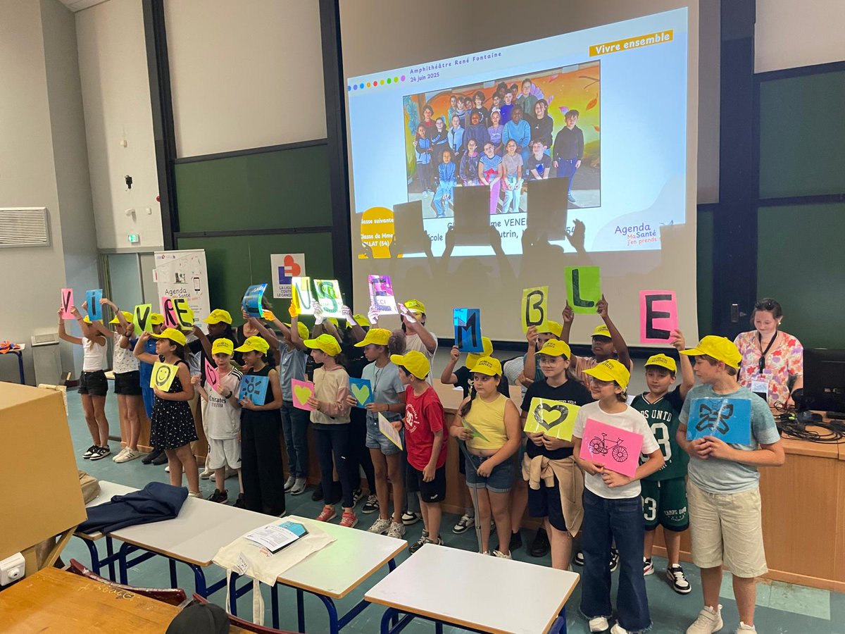 📅 434 élèves ont présenté l’agenda scolaire 2025-2026 “Ma santé, j’en prends soin”, fruit d'un projet avec <a href="/Liguecancer67/">Ligue cancer Bas-Rhin</a>.
👉 Avec 168 productions retenues pour illustrer l'agenda, ce sont 38 400 exemplaires qui seront distribués à la rentrée pour sensibiliser à la santé !