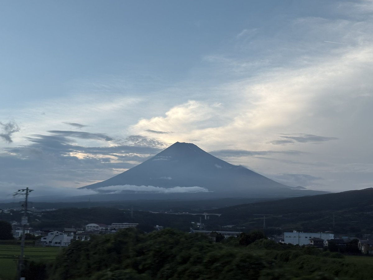 この時間こんなに明るいなんて🗻