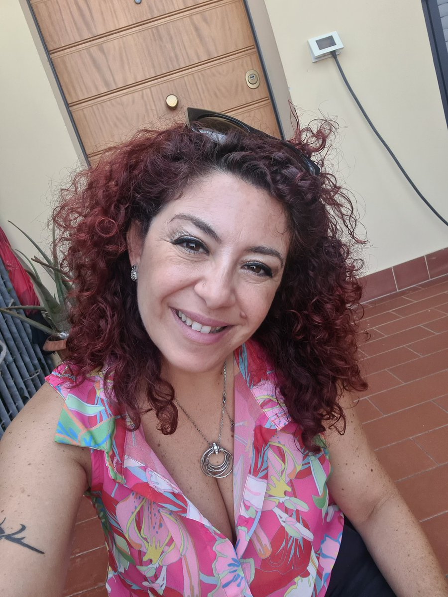 🎶Di rosa vestita...
Ma dentro una strega cattiva 🎶
🤣🤣🤣all'occorrenza esce fuori🤣🤣🤣!!!
Sembra fatta per me😜!!!
Buongiorno anime irriverenti, felice mercoledì☕️😘
#attimidifollia