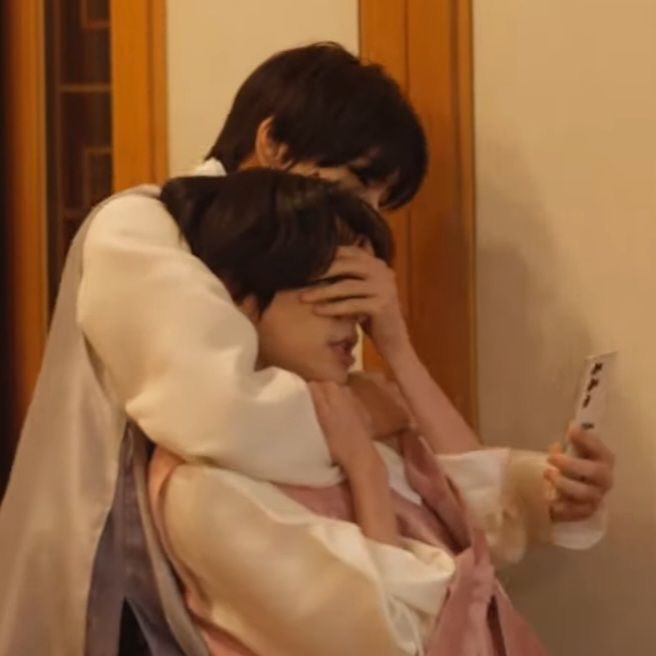 ยังติดอยู่ตรงนี้