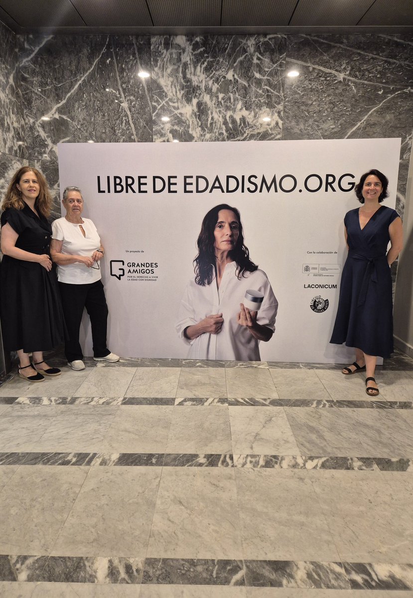 En la presentación de la campaña por una cosmética #libredeedadismo con <a href="/GrandesAmigos__/">Grandes Amigos ONG</a> con  las actrices Ana Torrent y Susi Sanchez para fomentar una comunicación respetuosa sin el uso de la palabra ansiedad y los #estereotipos negativos asociados