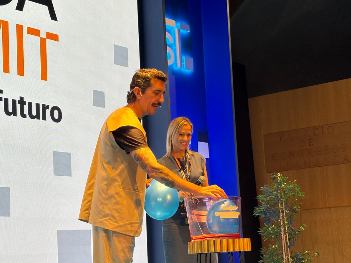 Salamanca Tech (@salamancatech) on Twitter photo <a href="/copernion/">Copernion</a> <a href="/viewnext/">Viewnext</a> <a href="/CGCarbayo/">Carlos García Carbayo</a> <a href="/corchadojm/">Juan Manuel Corchado</a> <a href="/jcyl/">Junta de Castilla y León</a> <a href="/usal/">Universidad de Salamanca</a> <a href="/aytoSalamanca/">Ayuntamiento Salamanca</a> <a href="/FOROADR/">FORO ADR</a> <a href="/Marronhormi/">Jorge Marrón Martín</a> <a href="/El_Hormiguero/">El Hormiguero</a> 🔥💡 ¡La ciencia también se vive en el #SalamancaTechSummit25!
Gracias a <a href="/Marronhormi/">Jorge Marrón Martín</a> hemos aprendido (¡y alucinado!) con las leyes de la termodinámica en acción.
🎇 Un experimento espectacular, una explicación brillante... y mucha energía (literalmente).
😎 Así se entiende la <a href="/copernion/">Copernion</a> <a href="/viewnext/">Viewnext</a> <a href="/CGCarbayo/">Carlos García Carbayo</a> <a href="/corchadojm/">Juan Manuel Corchado</a> <a href="/jcyl/">Junta de Castilla y León</a> <a href="/usal/">Universidad de Salamanca</a> <a href="/aytoSalamanca/">Ayuntamiento Salamanca</a> <a href="/FOROADR/">FORO ADR</a> <a href="/Marronhormi/">Jorge Marrón Martín</a> <a href="/El_Hormiguero/">El Hormiguero</a> 🔥💡 ¡La ciencia también se vive en el #SalamancaTechSummit25!
Gracias a <a href="/Marronhormi/">Jorge Marrón Martín</a> hemos aprendido (¡y alucinado!) con las leyes de la termodinámica en acción.
🎇 Un experimento espectacular, una explicación brillante... y mucha energía (literalmente).
😎 Así se entiende la