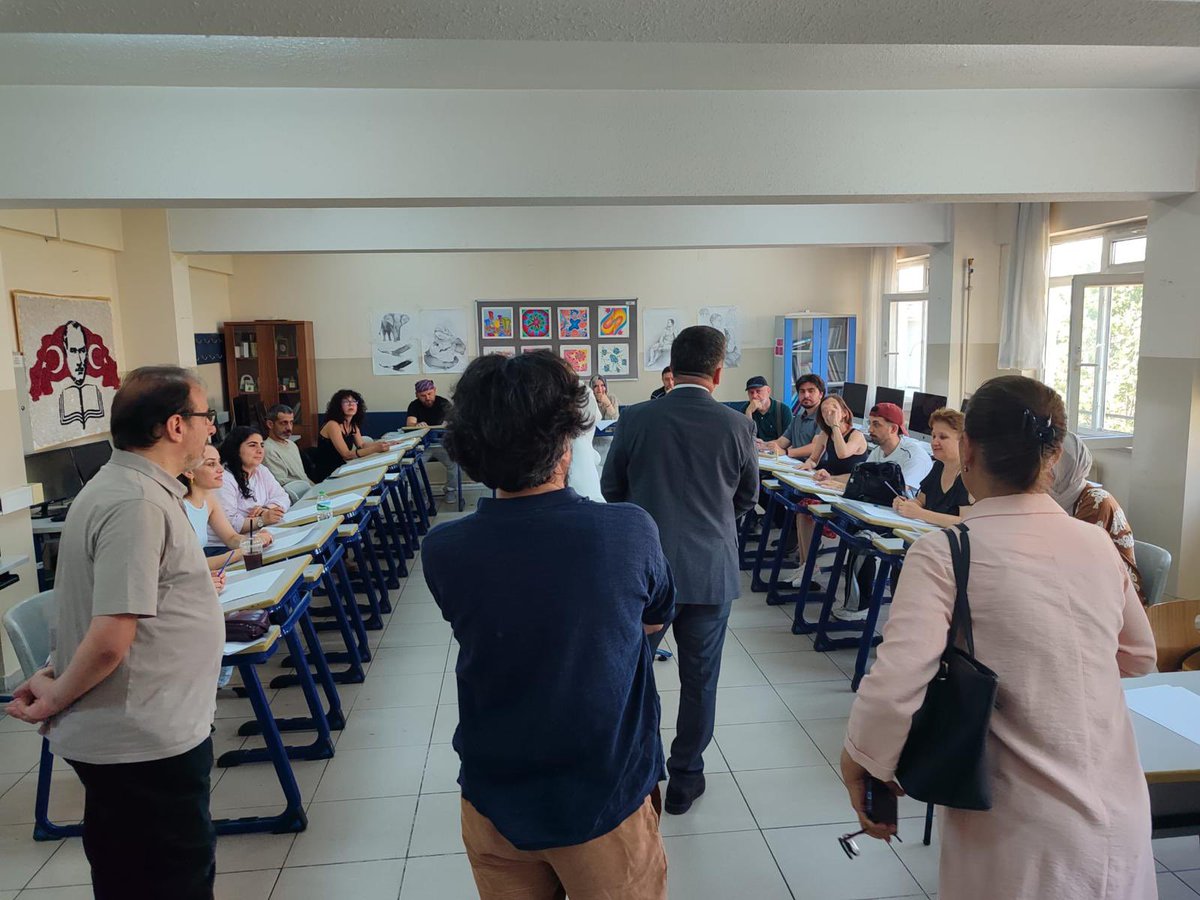 İlçe Milli Eğitim Müdürümüz Cevat Dervişoğlu, 2025 Haziran Dönemi Mesleki Çalışma Programı kapsamında müdürlüğümüzce  öğretmenlere yönelik düzenlenen atölyelere katılarak öğretmenlerimizle bir araya geldi.
<a href="/tcmeb/">Millî Eğitim Bakanlığı</a> 
<a href="/Yusuf__Tekin/">Yusuf Tekin</a> 
<a href="/MucahitYentur/">Murat Mücahit Yentür</a>