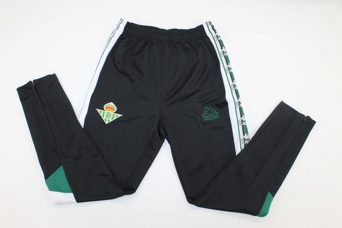 ✅NOVEDAD ✅

🟢 REAL BETIS (CHAQUETA Y CHÁNDAL RETRO 95/97) ⚪️

🚀 Empezamos los envios de esta joya que muchos nos habeis preguntado estos días.

¿Te vas a quedar sin él? 😍

Para mas información sobre productos o pedidos, contactad a @Sports_Kompany 📨