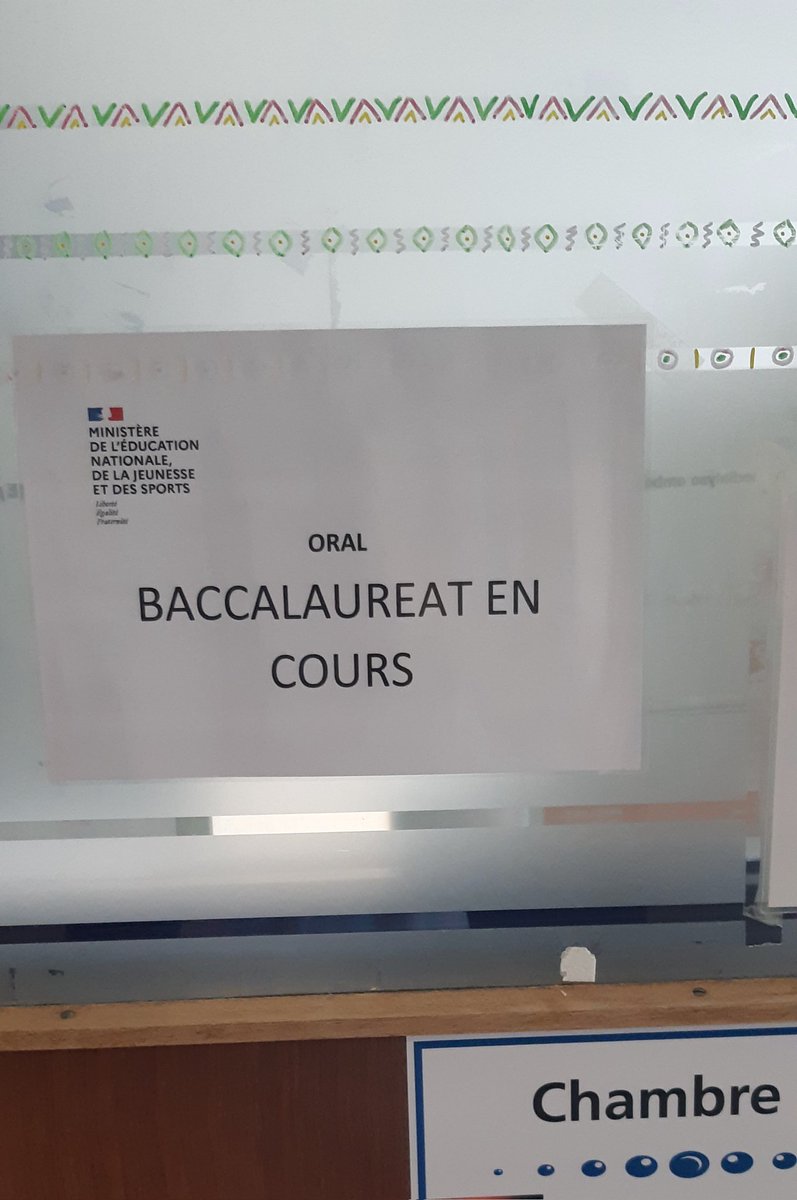 pat_duchene's tweet photo. Une pensée pour nos 6 courageux candidats qui passent l'oral de français à l'hôpital d'enfants de Brabois. #EAF #DCLH @acnancymetz @pf_mourier @ECurcio_ @freddojoseph https://t.co/gNemPNas5z