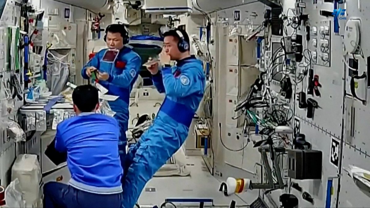 wulei2020's tweet image. #Shenzhou20 Crew Preparing for 2nd #Spacewalk
Get ready, space fans!The Shenzhou-20 crew is preparing for 2nd spacewalk.
Since their first on May 22, they&apos;ve been busy with station maintenance, checks, inventory, cargo&amp;amp; experiments in life sciences, physics &amp;amp; tech.
 #ChinaSpace