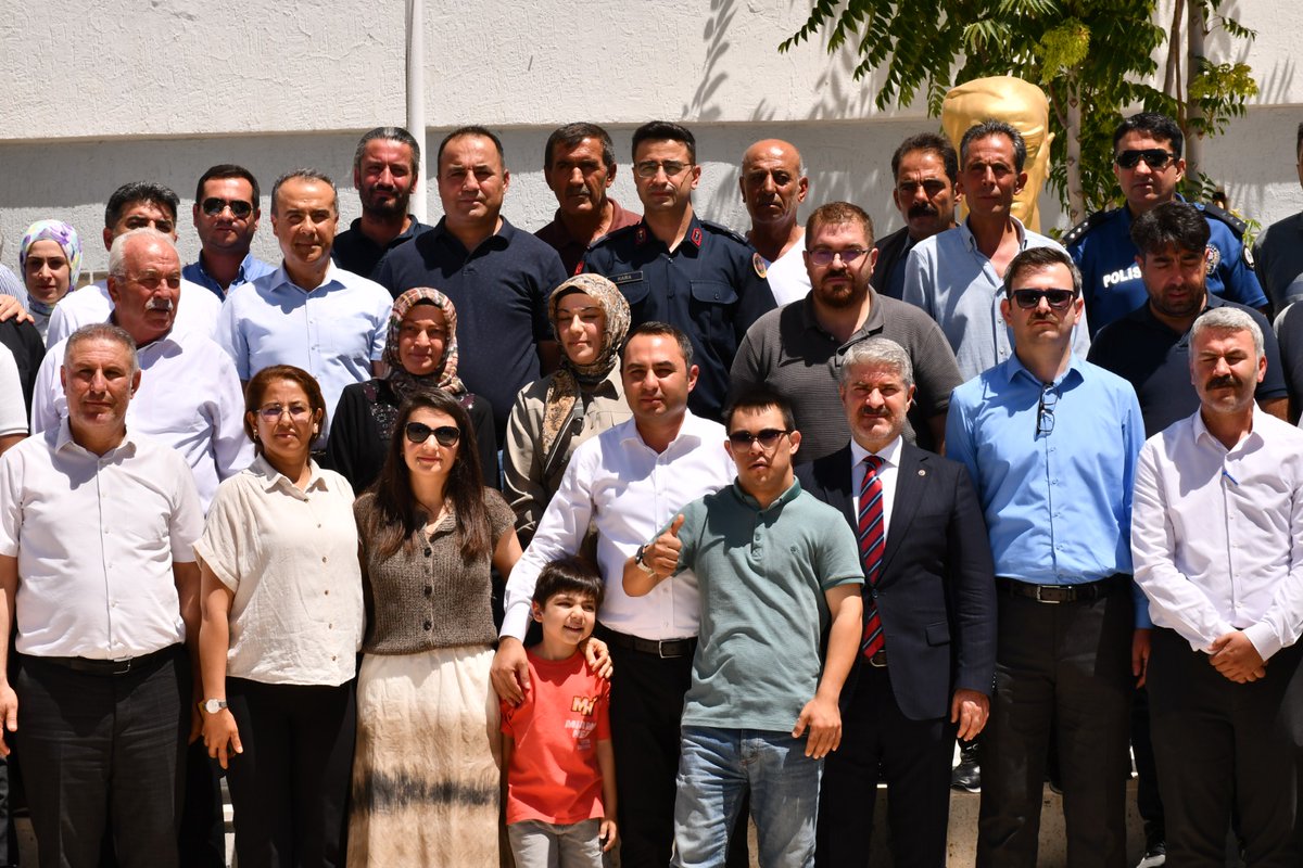 Besni Belediyesi (@besnibeltr) on Twitter photo Yaklaşık 3 yıldır Besni’de görev yapan ve son yayınlanan kararnameyle #Silopi Kaymakamlığına tayin olan Kaymakamımız Sn. <a href="/caglarpartall/">çağlarpartal</a> , Besni Belediye Başkanımız Sn. <a href="/AlkanResit02/">Reşit Alkan</a> 'ın da katılımı ile hükümet konağı önünde düzenlenen uğurlama töreniyle ilçeden ayrıldı. Yaklaşık 3 yıldır Besni’de görev yapan ve son yayınlanan kararnameyle #Silopi Kaymakamlığına tayin olan Kaymakamımız Sn. <a href="/caglarpartall/">çağlarpartal</a> , Besni Belediye Başkanımız Sn. <a href="/AlkanResit02/">Reşit Alkan</a> 'ın da katılımı ile hükümet konağı önünde düzenlenen uğurlama töreniyle ilçeden ayrıldı.