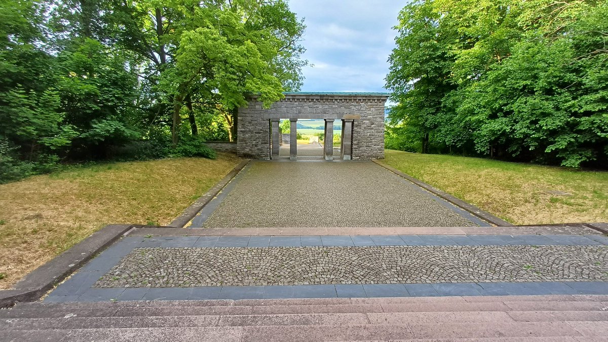 Mittwoch, 25.06.2025, 7:30h: #Gedenkstätte #Buchenwald bei #Weimar.

#NazisRaus
#niewieder
#AfDVerbotJetzt
#fuckafd
#noafd 
<a href="/BjoernHoecke/">Björn Höcke</a> 
<a href="/AfD/">AfD</a>