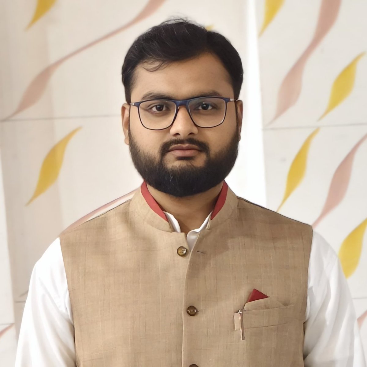 मेरे भाइयों! दिल में कुछ भी हो मुस्कुराते रहो,

क्योंकि अगर सच्चे बनोगे और गुस्सा ज़ाहिर करोगे तो लोगों को बुरा लग जायेगा। 💔