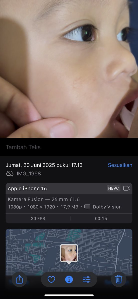 shellasptna's tweet photo. A thread.
Jenis kulit wajah anakku itu sensitif banget &amp; baru kali ini anakku cocok sama face cream yg menurutku harganya ga mahal &amp; masih terjangkau. Sebelumnya aku mau ksh tau honest review dari pemakaian anakku guys. Kulit anakku kering pada tgl 20 juni &amp; blm pakai face cream. https://t.co/R0rpOlFqYk