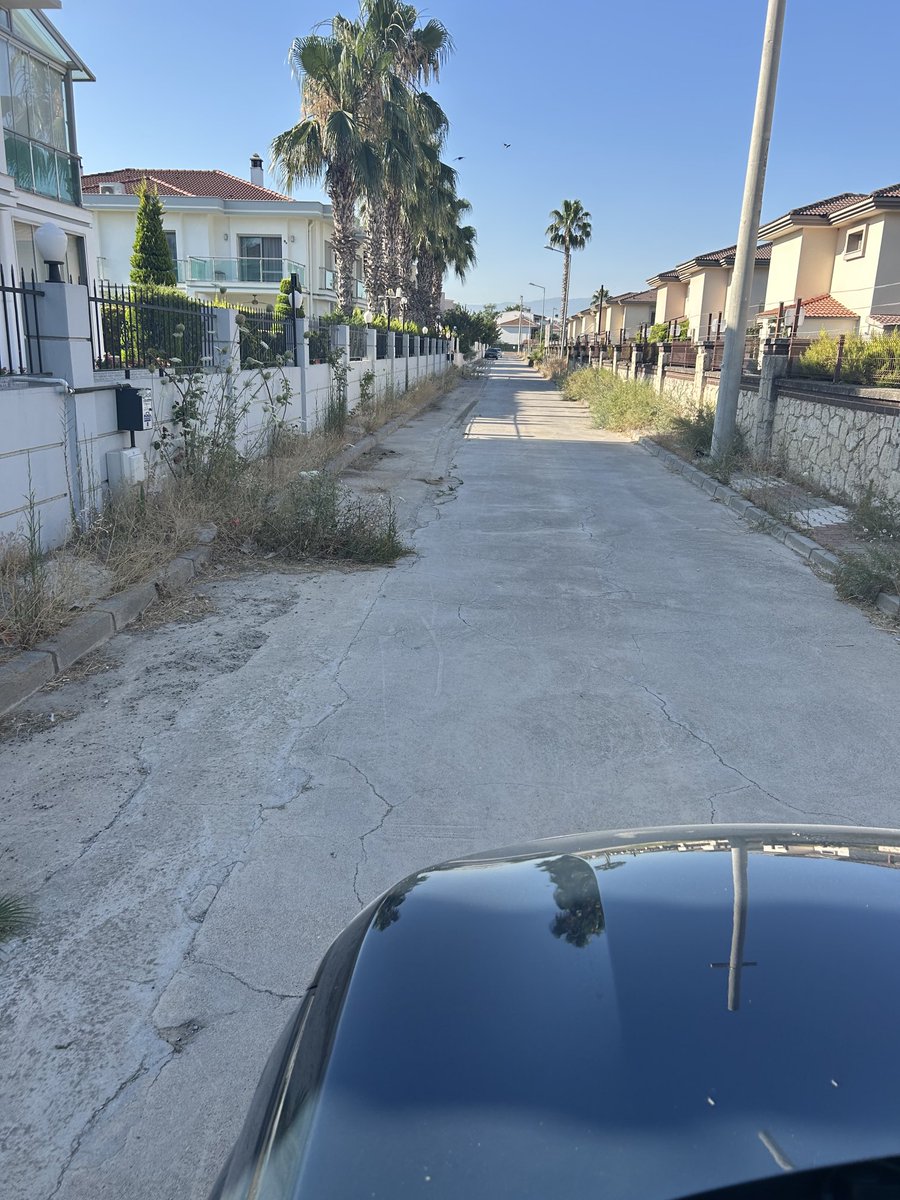 GuvenSadik's tweet photo. @çiğlibelediyesi Sasalı Villalardan en yüksek vergiyi alırken yollarımızı otlar bastı birde bu konuyu el atmanızı rica ediyoruz. https://t.co/Ba2ACsf7R8