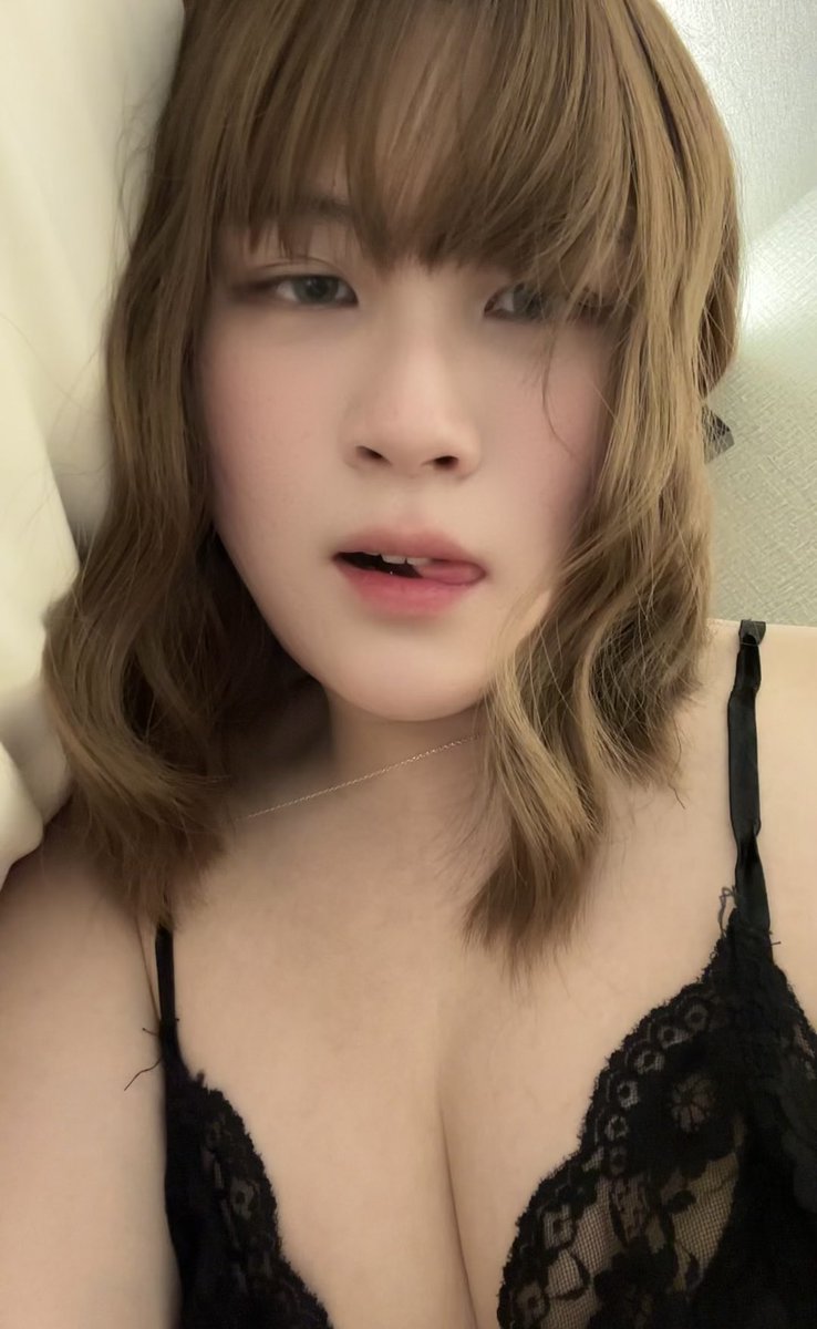 stefany63632's tweet photo. 早哇 躺在身旁這樣看著你如何😋

#偽娘 #女裝 #三性 https://t.co/5pSEYnfOwO