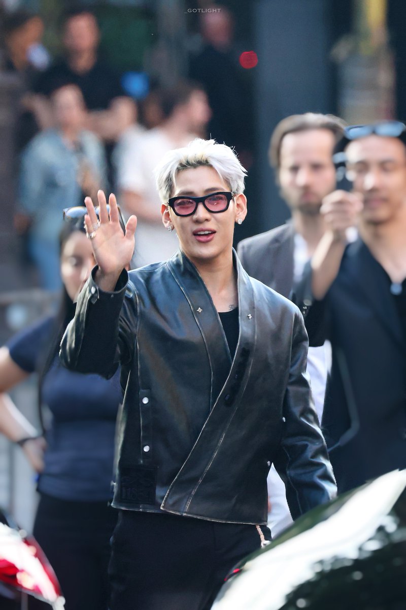 [250624] BamBam In Louis Vuitton Men's Spring-Summer 2026 🇫🇷  

오빠가 올때까지 난 짖을 것이다 왈왈왈왈왈!! 멍멍멍멍!! 컴컹컹컹!! 크르르르르 컹 컹컹컹컹! 왈왈왈왈 왈!!멍멍멍멍!!컹컹컹컹!! 크르르 르르르 컹컹컹컹컹컹! 멍멍멍멍!! 컹컹컹컹!! 크르르 르르 컹컹컹컹컹! 왈왈 왈왈왈!!