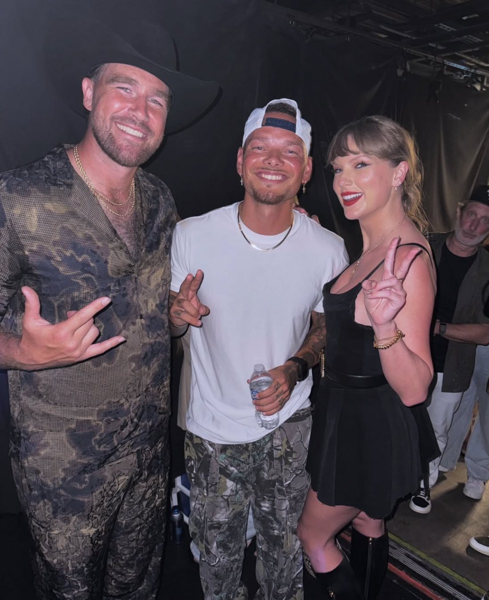 📸 « When you think you're the special guest BUT you're not 😂 » - <a href="/kanebrown/">Kane Brown</a> via instagram