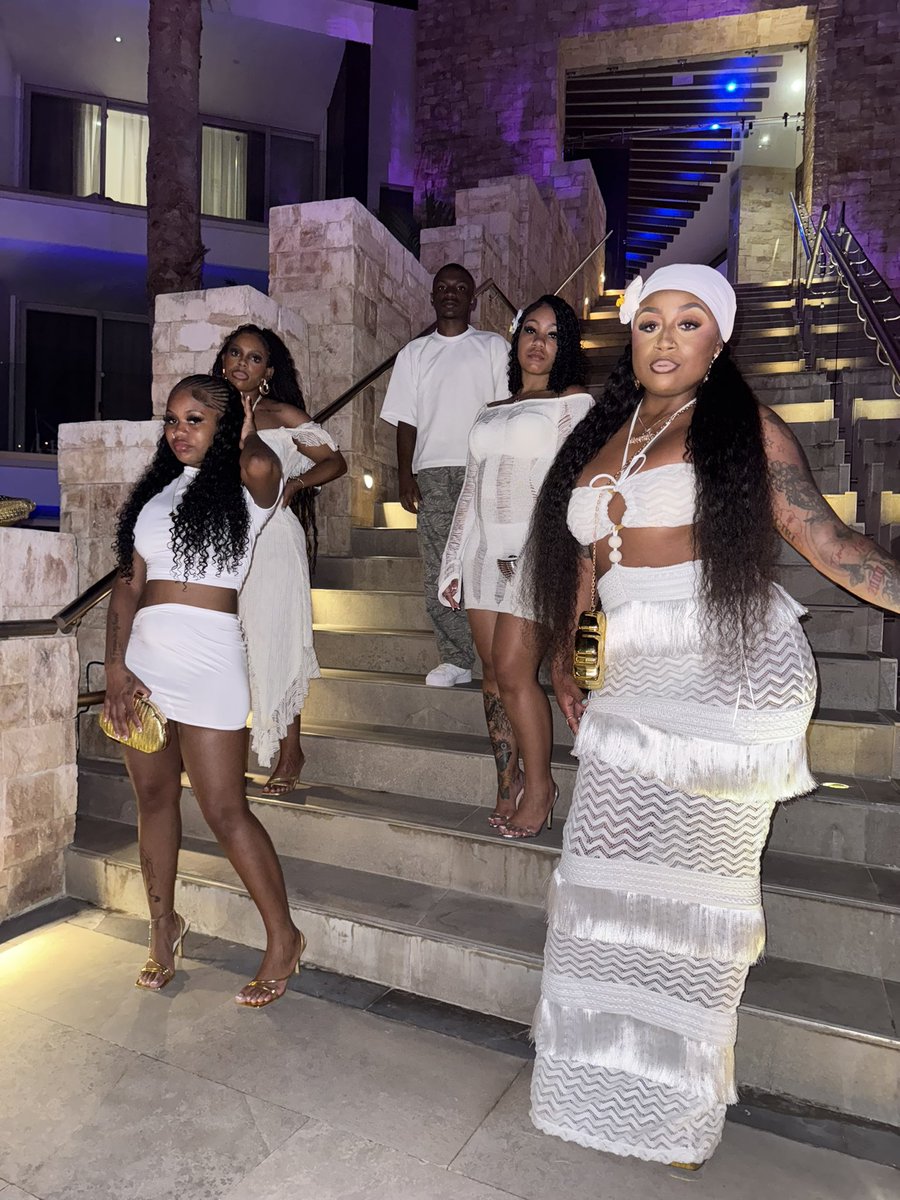 All our trips make it out the groupchat🩷