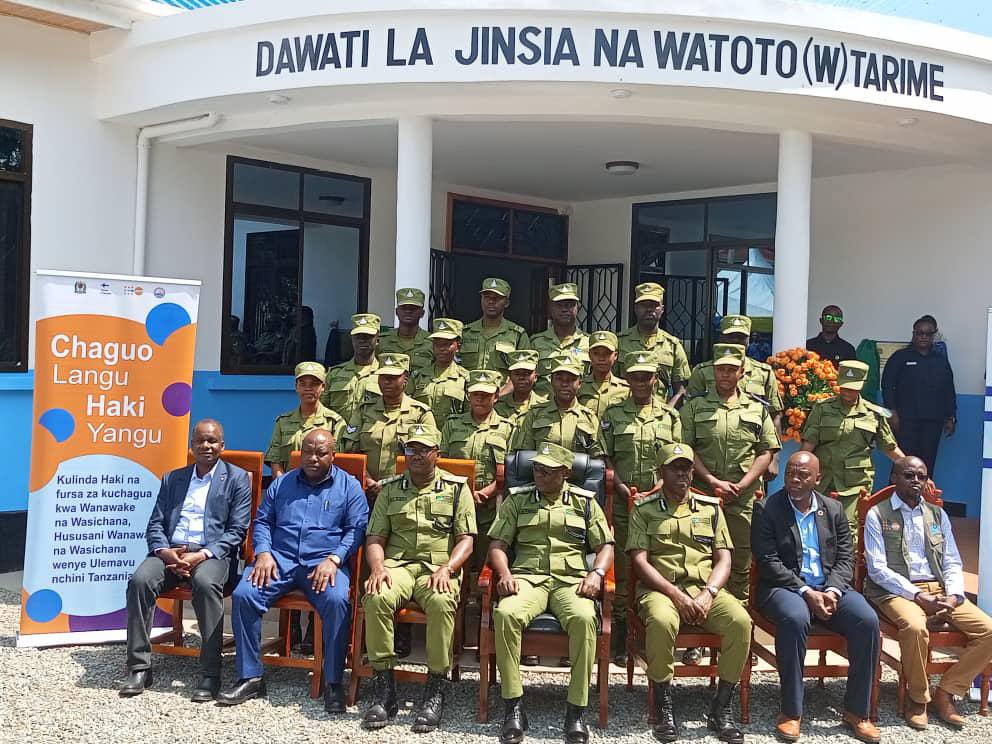 UNFPATanzania's tweet photo. This is it — institutional progress in GBV response. @UNFPATanzania , @tanpol & partners unveil a Gender & Children’s Desk in Tarime, Supported by @FinnishEmbTZ.
Protection starts here.
#CLHY #PartnersAtCore https://t.co/fcT2AJ42MD