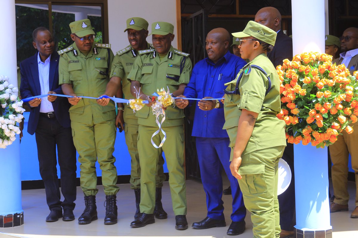 UNFPATanzania's tweet photo. This is it — institutional progress in GBV response. @UNFPATanzania , @tanpol & partners unveil a Gender & Children’s Desk in Tarime, Supported by @FinnishEmbTZ.
Protection starts here.
#CLHY #PartnersAtCore https://t.co/fcT2AJ42MD