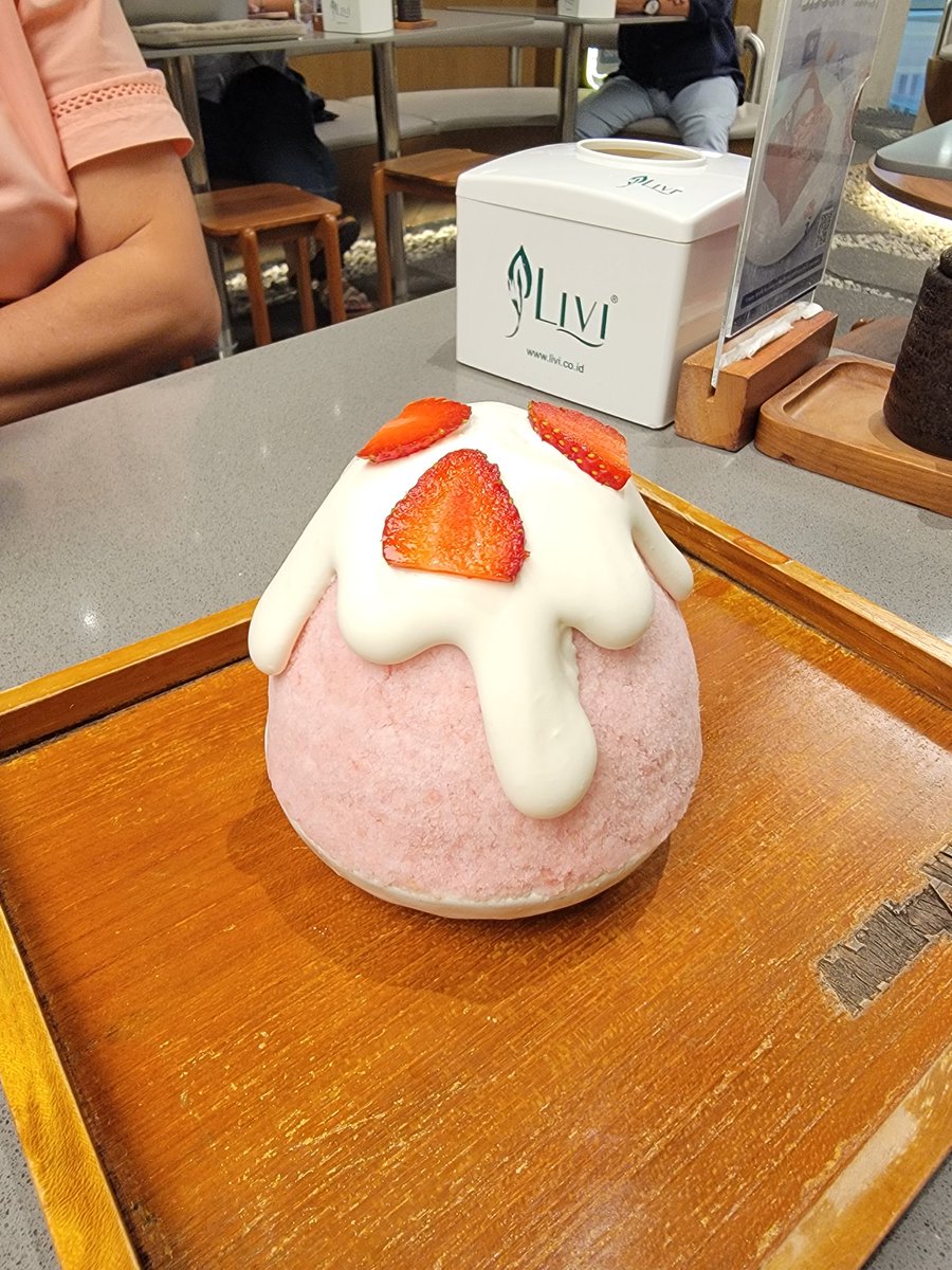 lolls231's tweet photo. Hi everyone! I wanted to let you know that my next upcoming stream will be on the 11th of July!

I am still currently on vacation in Indonesia 🇮🇩 !
See you until then! 😀

Here are some photos of my trip! https://t.co/WBDRj5J38v