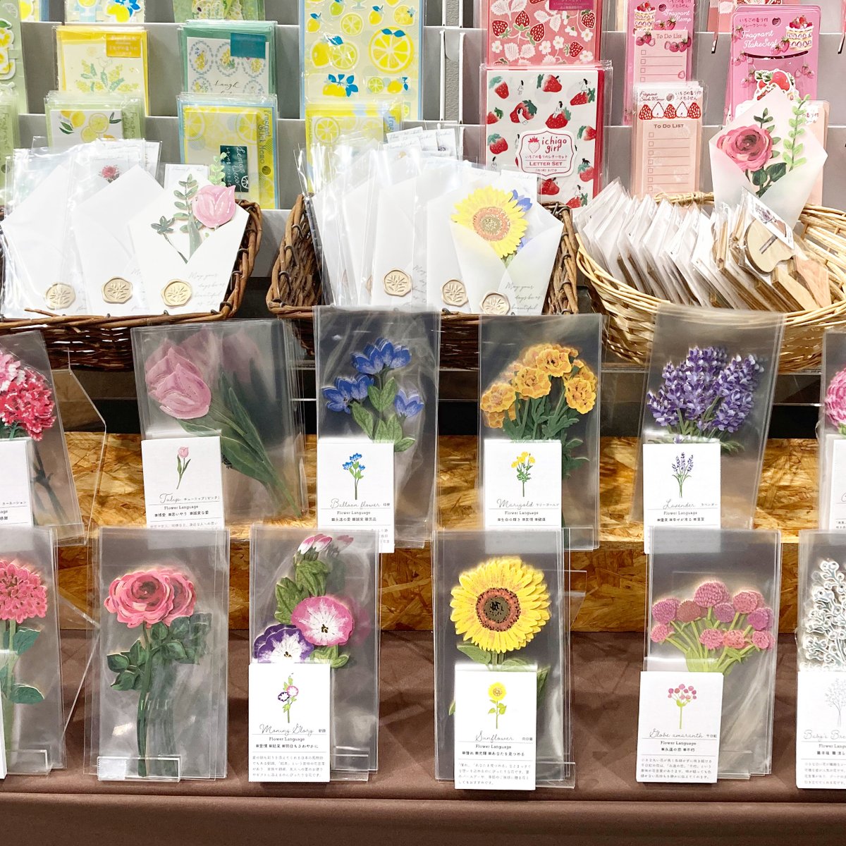 apj_official_x's tweet photo. 日本最大級の文具の祭典「文具女子博トーキョー」に出展中！ 
日時：2025年6月26日(木)～29日(日) 
会場：有明GYM-EX

フラワーパーツやキャスキッドソン、福袋などご用意してお待ちしております。 ログダイアリーの試し書きも。

#文具女子博 #フラワーパーツ #キャスキッドソン #福袋 https://t.co/zypZqPsaI2