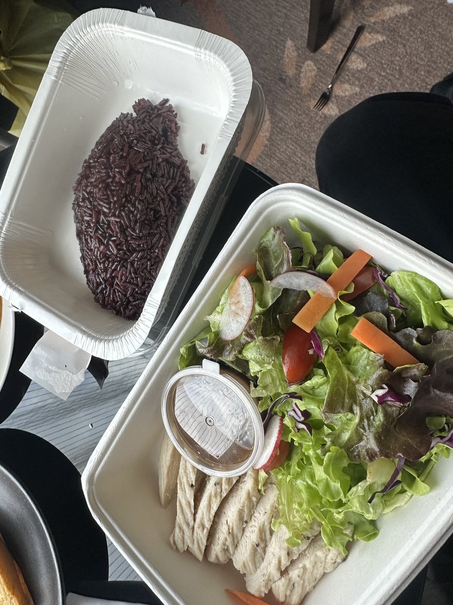 ทานข้าวกลางวันจากแฟน ๆ ครับ🥰