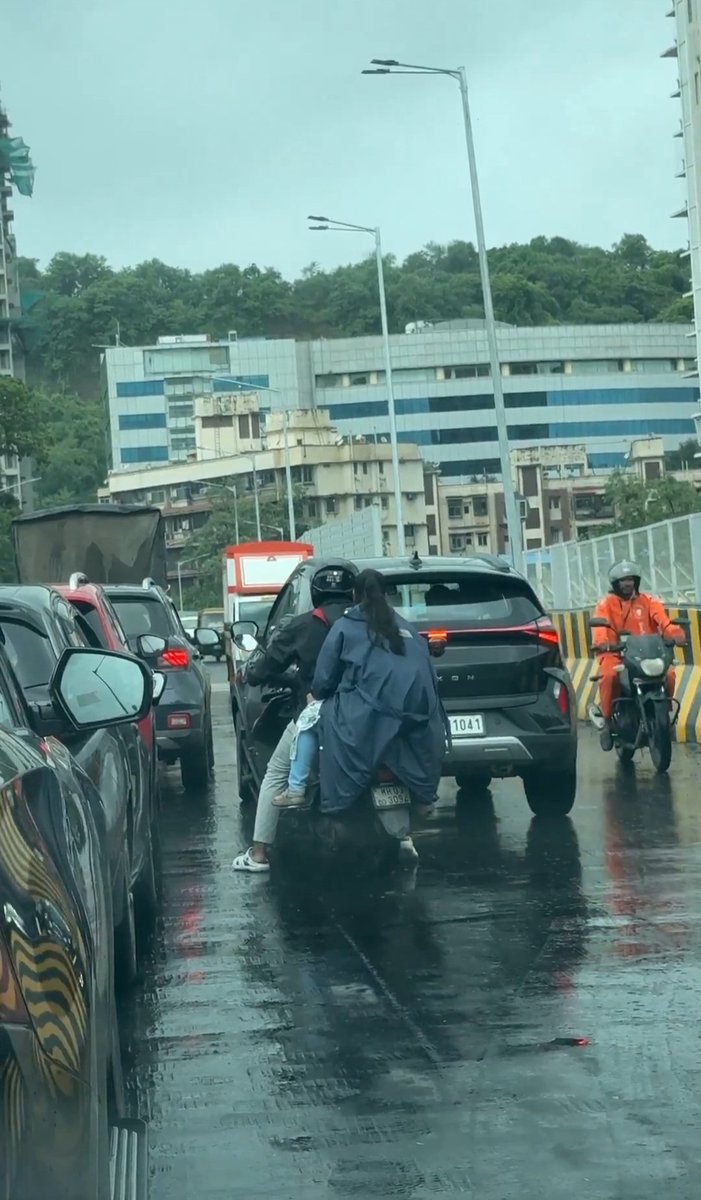 The Vikhroli flyover in Mumbai is the latest entry in the list of modern engineering marvels.

Planned in 1997, completed in 2025, it has three lanes with two way traffic, and no divider. As a result, the middle lane becomes a free-for-all, with vehicles from both directions