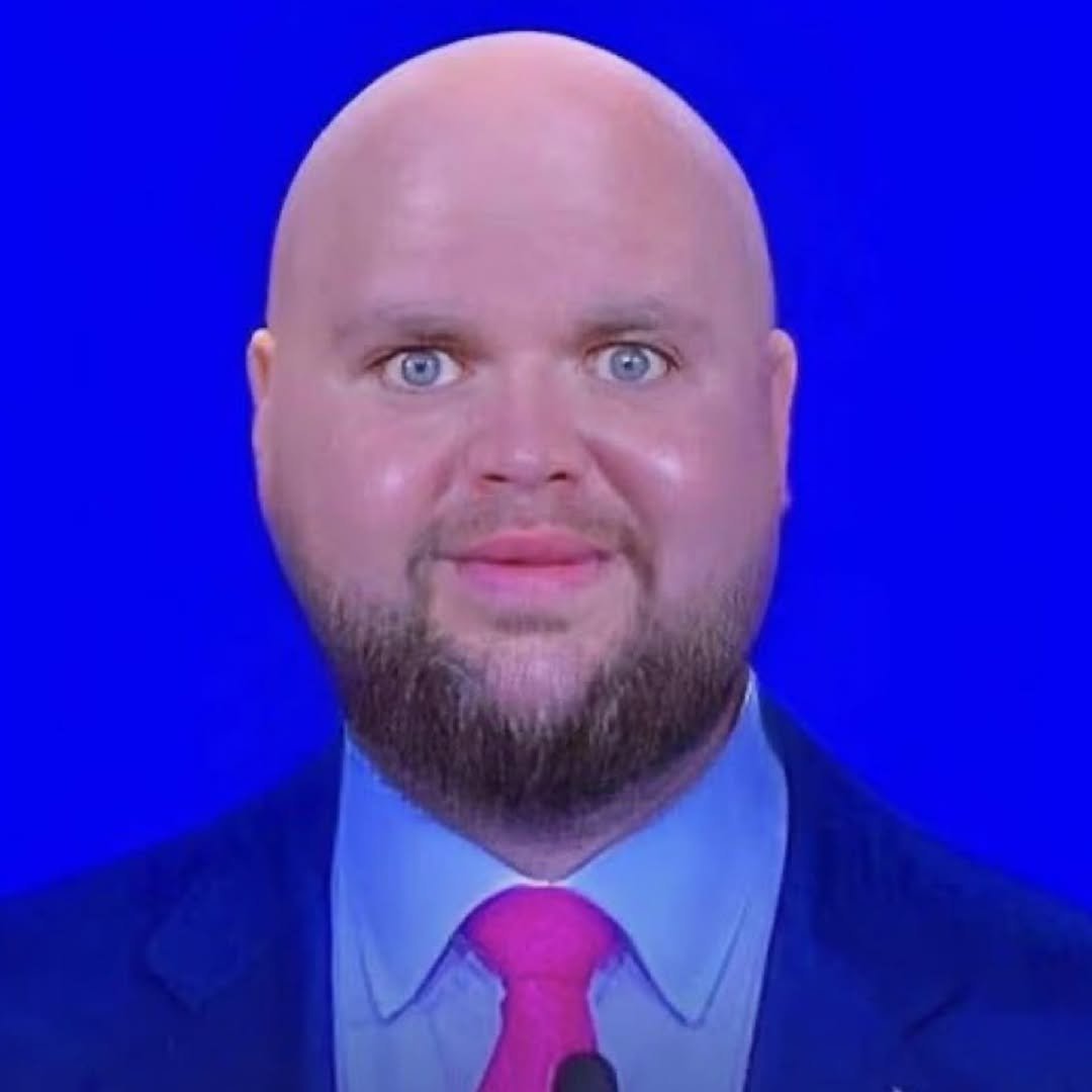 jimichang32's tweet photo. Supposedly a #Norwegian student was barred from entering the US because he has this meme of #JDVance on his mobile phone. #bordercrossing #DHS #CBP #border #meme #VicePresident #Vance #humor #internet #Norway #passportcontrol https://t.co/eRgFHNp28e