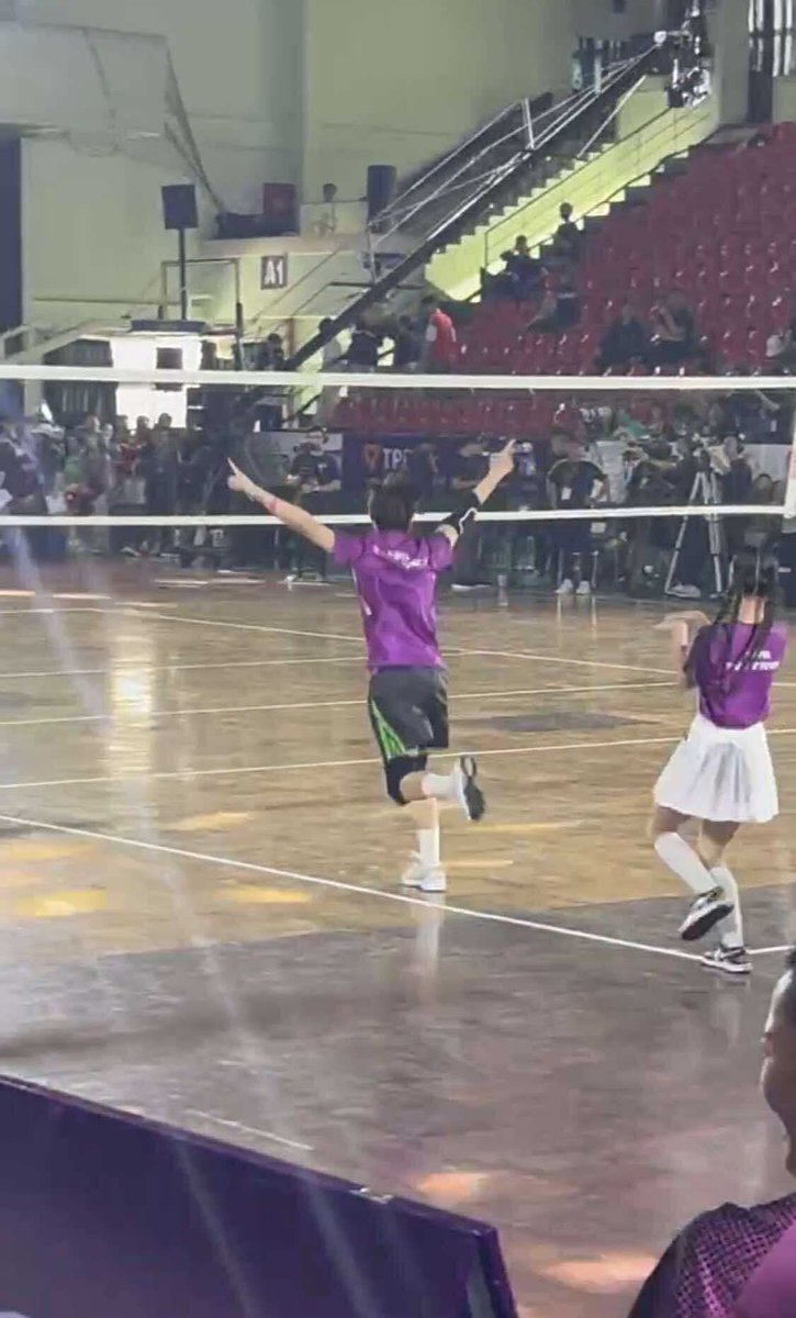 Mekongriver_vn's tweet photo. CONGB AT ‘VieON ALL-STAR CHAMPIONSHIP 2025’ ❤️‍🔥

Athlete CONGB competes in giant volleyball 🏐💪

______________
#CONGB #콩비 #Mekongriver https://t.co/SypAeAOjG7
