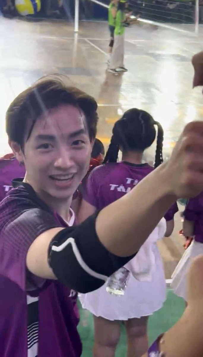 Mekongriver_vn's tweet photo. CONGB AT ‘VieON ALL-STAR CHAMPIONSHIP 2025’ ❤️‍🔥

Athlete CONGB competes in giant volleyball 🏐💪

______________
#CONGB #콩비 #Mekongriver https://t.co/SypAeAOjG7