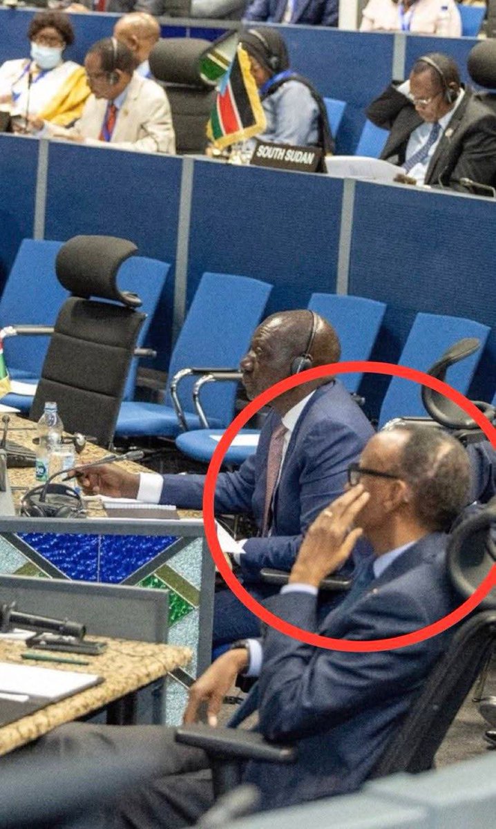 Nyamuhombeza's tweet photo. 😡🚨🚨#URGENT_RWANDA🇷🇼:
Y' À T-IL UNE PRÉPARATION D'UN DEUXIÈME #GENOCIDE_RWANDAIS🇷🇼 APRÈS LA MORT DE L'ASSASSIN @PAULKAGAME🇷🇼
DES EXTREMISTES "#TUTSI" #PRO_KAGAME🇷🇼 DANS CES VIDÉOS EN KINYARWANDA NOUS EN PARLENT CLAIREMENT DÉJÀ. IL LAISSENT, SANS INQUIÉTUDE AUCUNE, LAISSENT ENTENDRE COMMENT ILS VONT EXTERMINÉ SYSTÉMATIQUEMENT LES "#HUTU_BANTOUS".
IL FAUT DÉJÀ DÉNONCER CECI AVANT QUE LE PIRE NE NOUS SURPRENNE DANS LA RÉGION. LE PIRE ENCORE RESTE QUE LE POUVOIR À KIGALI EST RESTÉ MODUS BOUCHE COUSUE COMME SI DE RIEN N'ÉTAIT. ÉCOUTEZ 😡😡😡😡😡🙈🙈🙈🙈👇👇👇👇👇👇👇👇