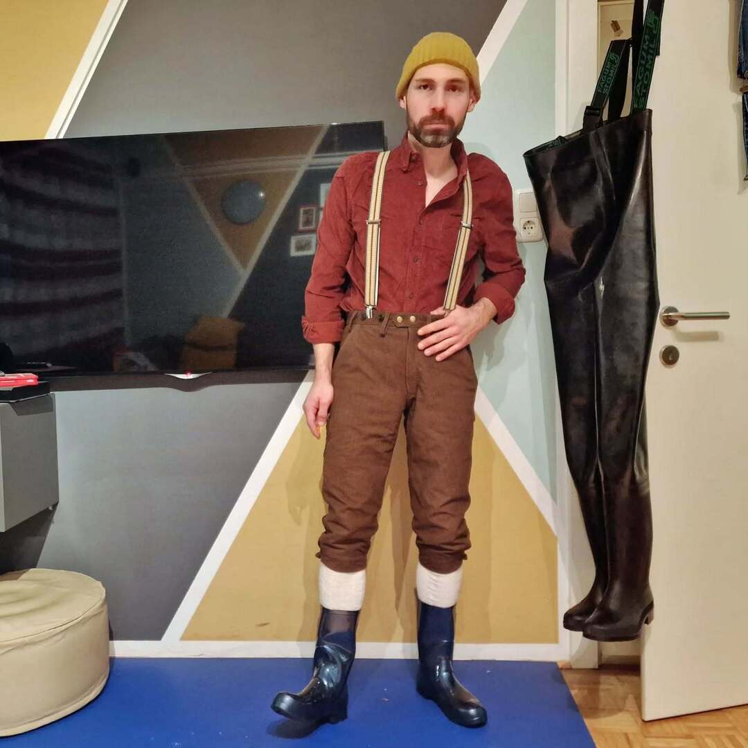 MickysFetWorld's tweet photo. And in a pair of exciting colorful #rubberboots #welliesfetish #wellies #footwear #raingear #workgear #gear #gearfetish #workgearfetish #usedfetish #used #leather #knickerbockers #suspenders #overkneesocks #socks #waders #chestwaders #fetishlife https://t.co/6xveeSnKX0 https://t.co/61r3riJbJr