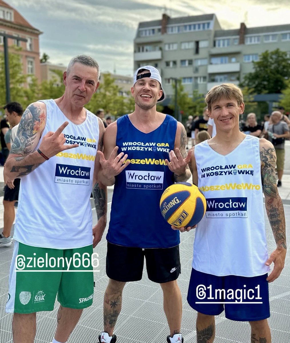 Zielony666's tweet photo. BANG !!!
Ekipa 71 Zamiata w Basket \m/ #KoszeWeWro #Sitek #Magic #PlkPl #KoszKadra #PGEEkstraliga #HiHop #Wroclaw https://t.co/d1sZ4xqcBa